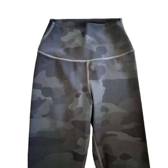 ALO Yoga ~High-Waist Black Camo Vapor Legging ~ compression ~high waist~ size XS - Picture 4 of 15